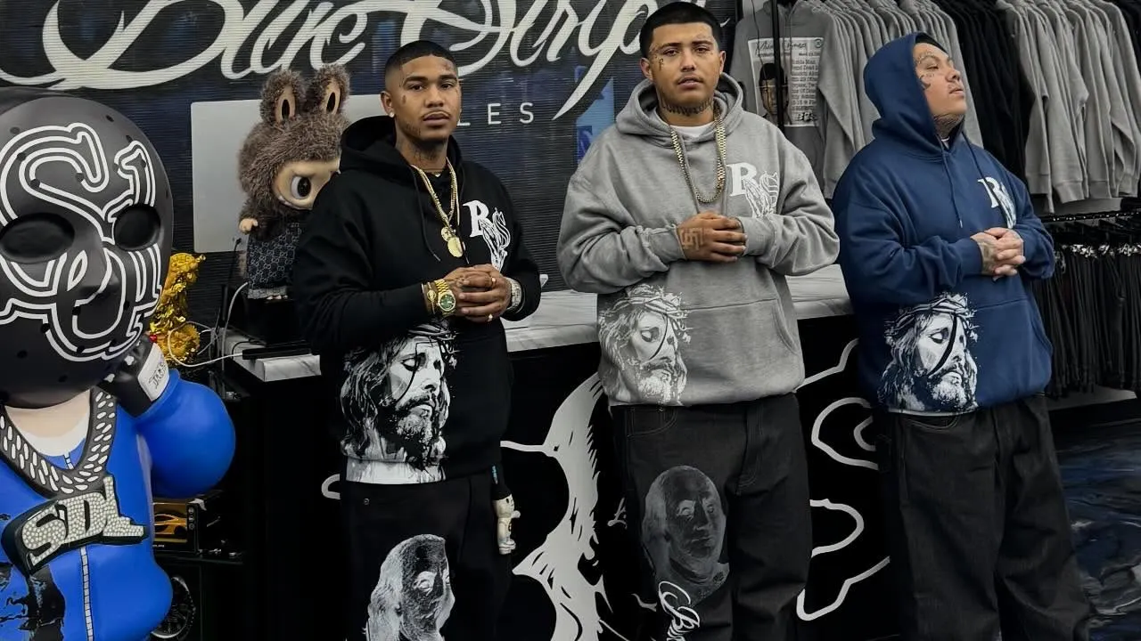 Hoodie Outfits for Men (2)